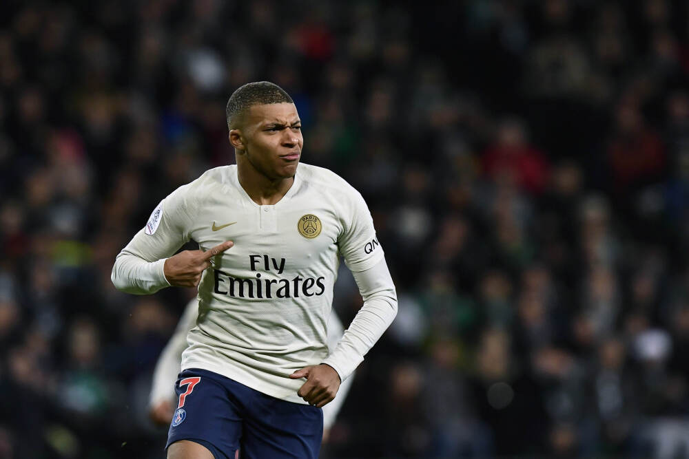 英媒：威尔士主帅贝拉米力荐，拜仁关注卡迪夫城19岁后卫劳勒